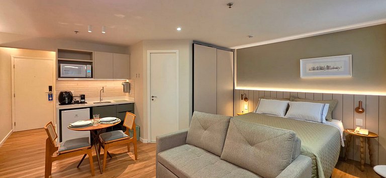 International Plaza Essence