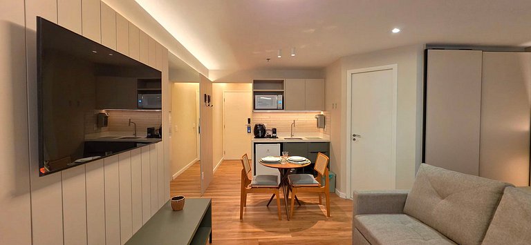 International Plaza Essence