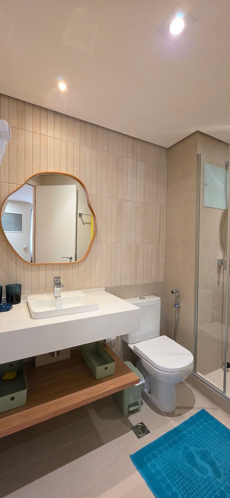 International Plaza Essence