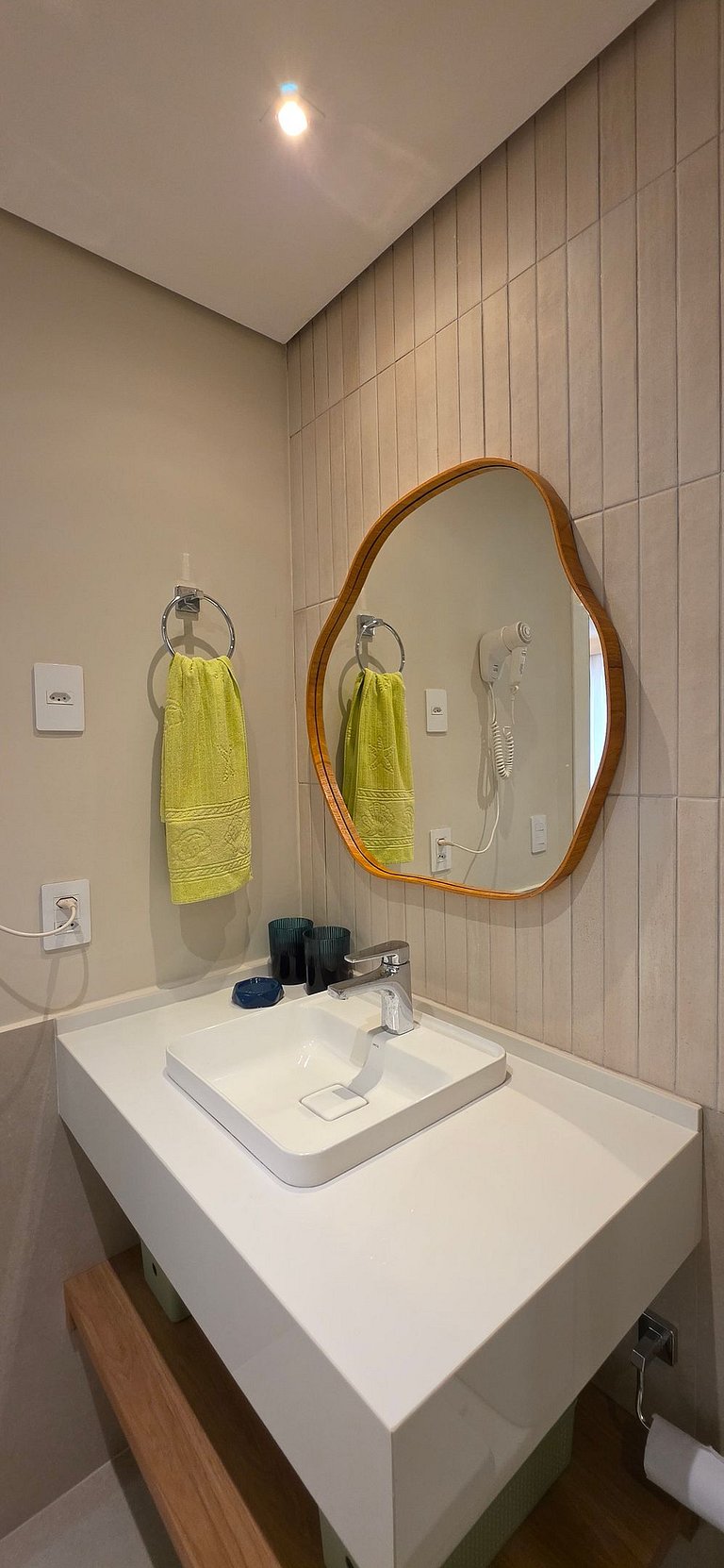 International Plaza Essence