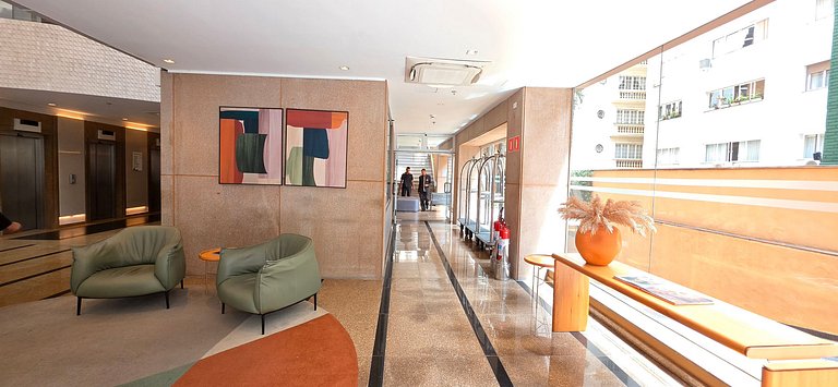 International Plaza Essence