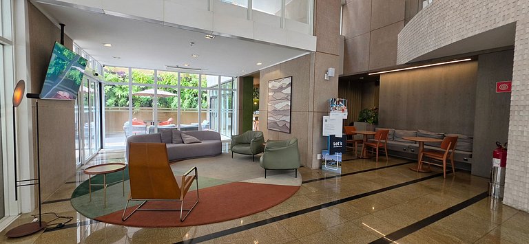 International Plaza Essence