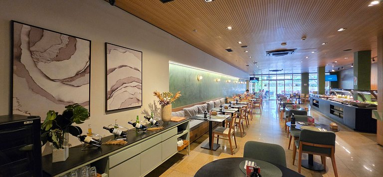 International Plaza Essence