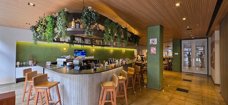 International Plaza Essence