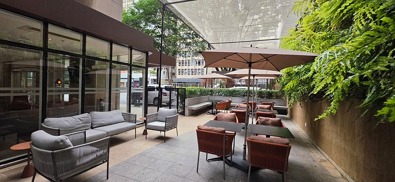 International Plaza Essence