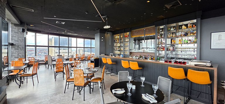 International Plaza Essence