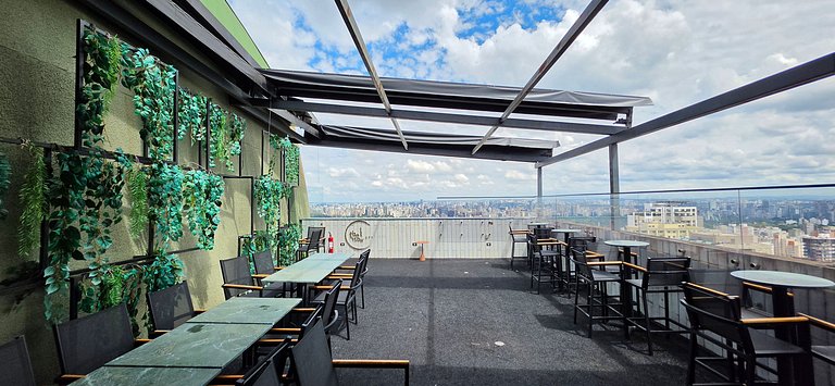 International Plaza Essence