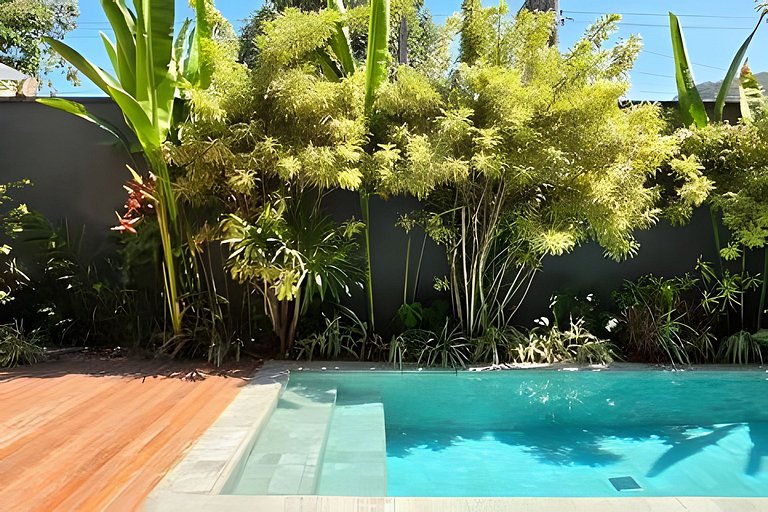 Camburi Decorada em Condomínio Pé na Areia