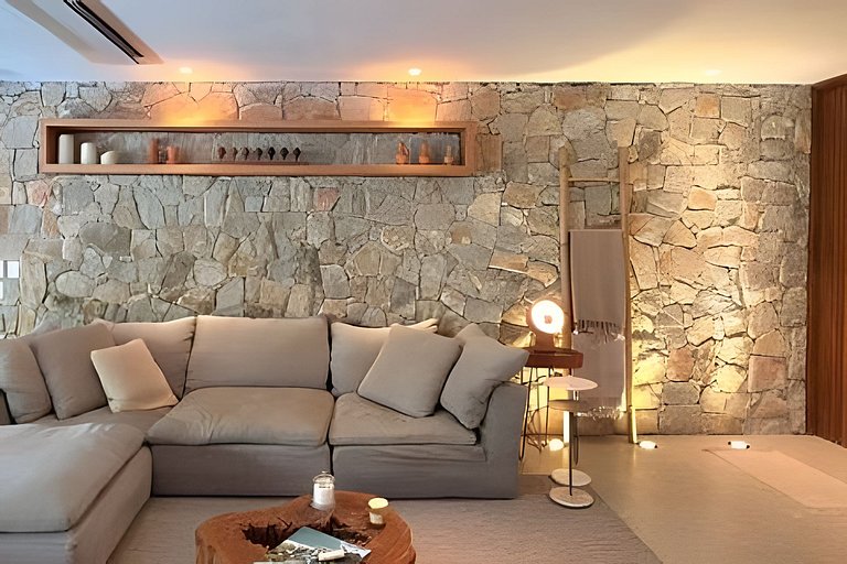 Camburi Decorada em Condomínio Pé na Areia