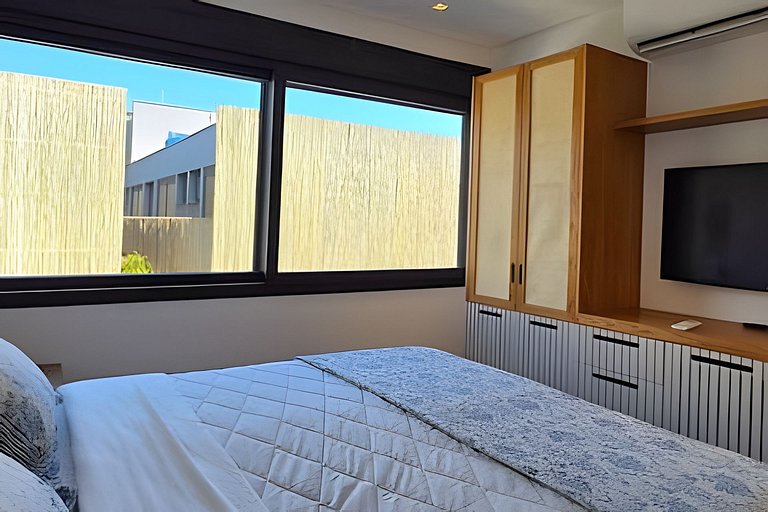 Camburi Decorada em Condomínio Pé na Areia