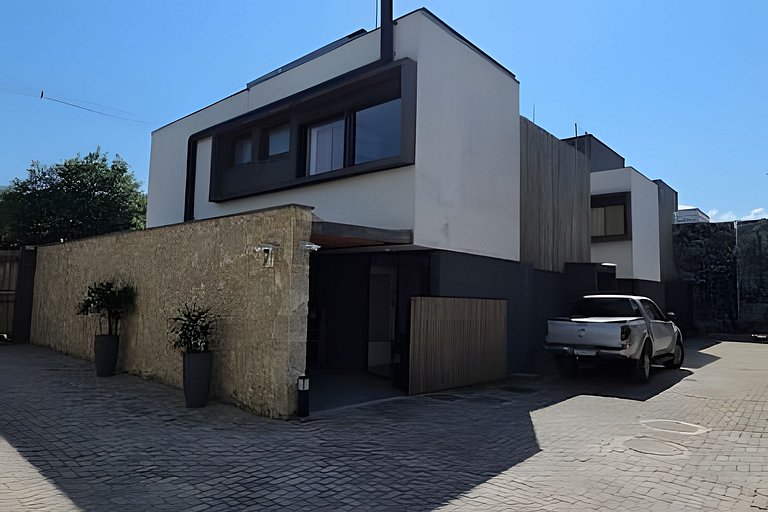 Camburi Decorada em Condomínio Pé na Areia