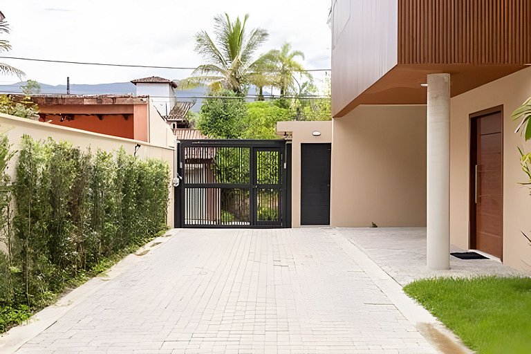Casa Camburi IIII em condomínio 350m do mar