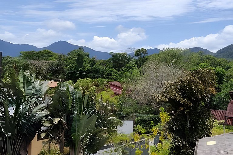 Casa Camburi IIII em condomínio 350m do mar