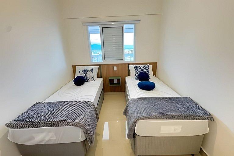Apto varanda gourmet vista mar e serra. Ar cond.