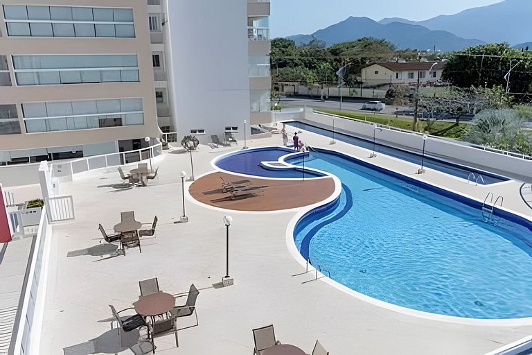 Apto varanda gourmet vista mar e serra. Ar cond.