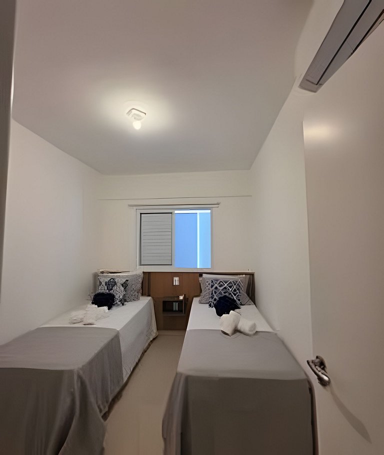 Apto varanda gourmet vista mar e serra. Ar cond.