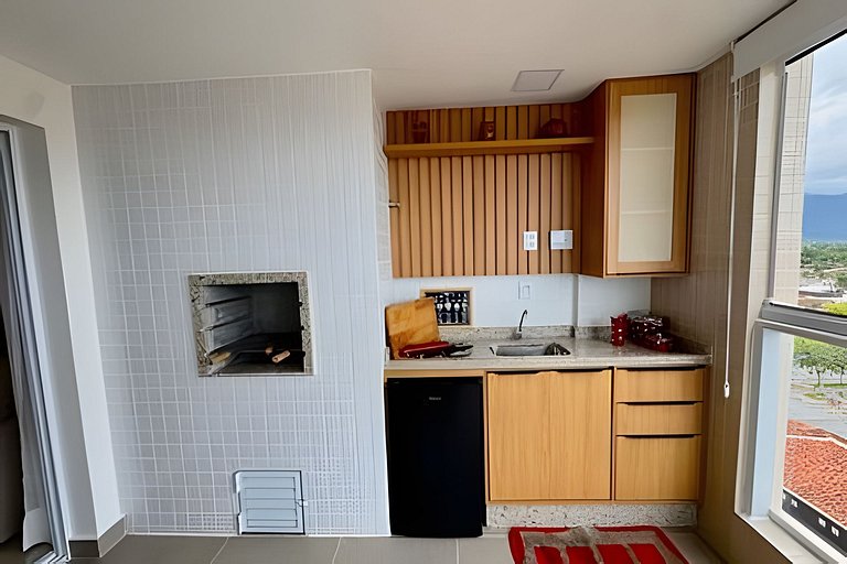 Apto varanda gourmet vista mar e serra. Ar cond.