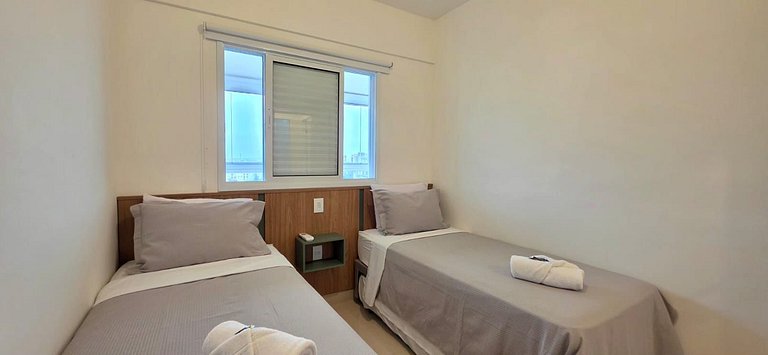 Apto varanda gourmet vista mar e serra. Ar cond.