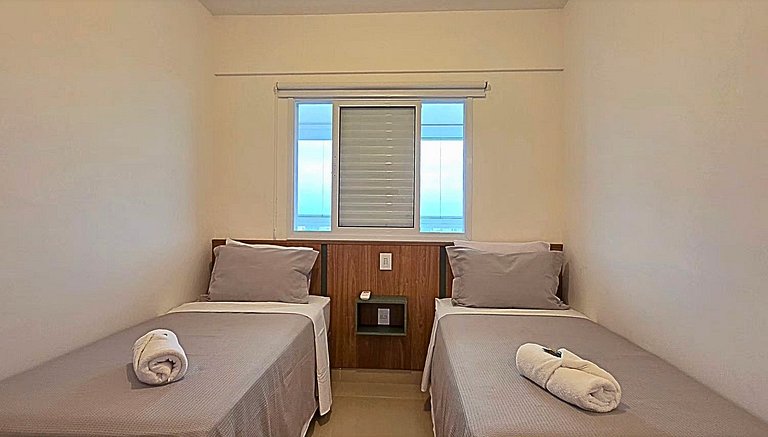 Apto varanda gourmet vista mar e serra. Ar cond.